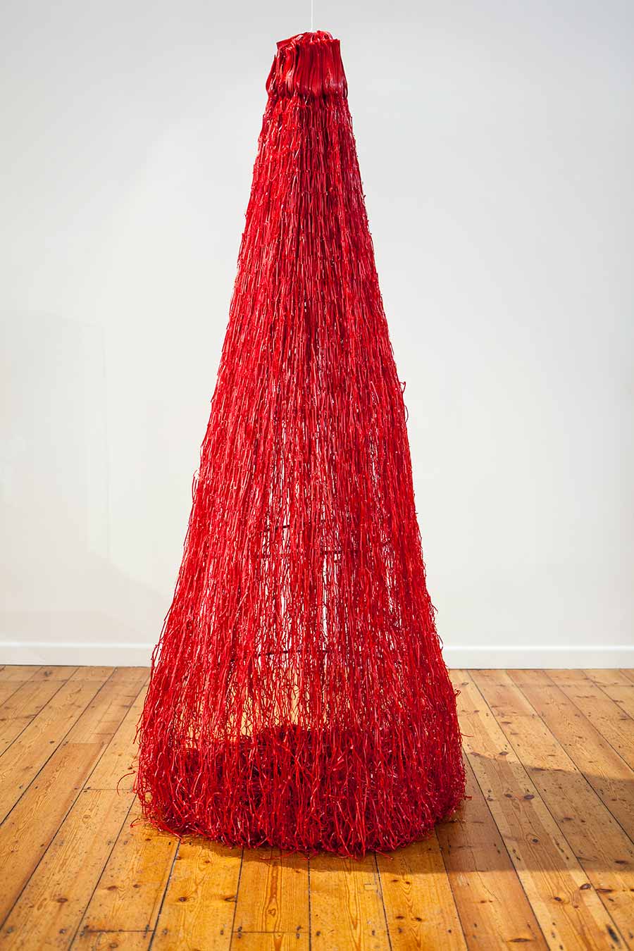 Jukhee Kwon, Red Presence, 2013. Magazine paper and acrylic paint, ca. 190 x 140 x 140 cm. Jukhee Kwon, Red Presence, 2013. Magazine paper and acrylic paint, ca. 190 x 140 x 140 cm.