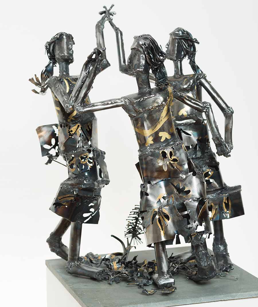 Sokari Douglas Camp, Three Graces, 2015. Steel, slate and gold leaf, 46 x 31 x 31 cm. Sokari Douglas Camp, Three Graces, 2015. Steel, slate and gold leaf, 46 x 31 x 31 cm.