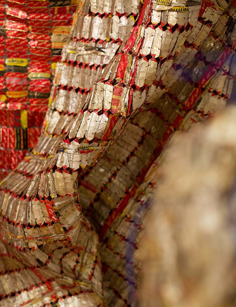 El Anatsui, AG + BA, 2014. Aluminium, copper wire and nylon rope. Dimensions variable. El Anatsui, AG + BA, 2014. Aluminium, copper wire and nylon rope. Dimensions variable.