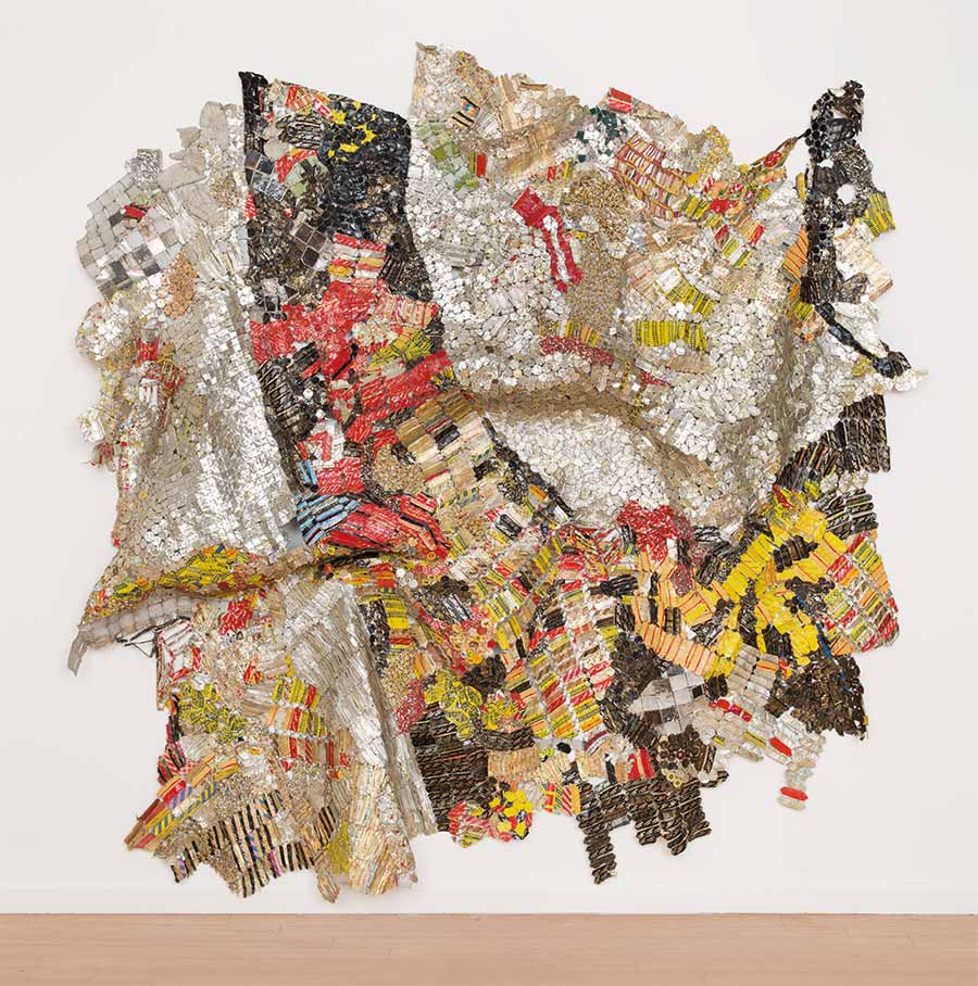 El Anatsui, Focus, 2015.Aluminium and copper, 284 x 320 cm. El Anatsui, Focus, 2015.Aluminium and copper, 284 x 320 cm.