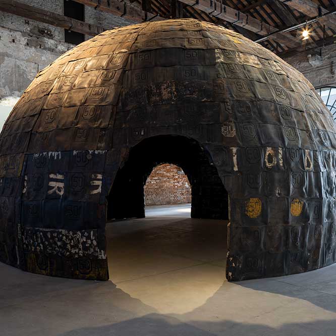 <h2>ROMUALD HAZOUMÈ at the 60th Venice Biennale<br>
20th April – 24th November, 2024</h2>
Photo © Jacopo La Forgia.