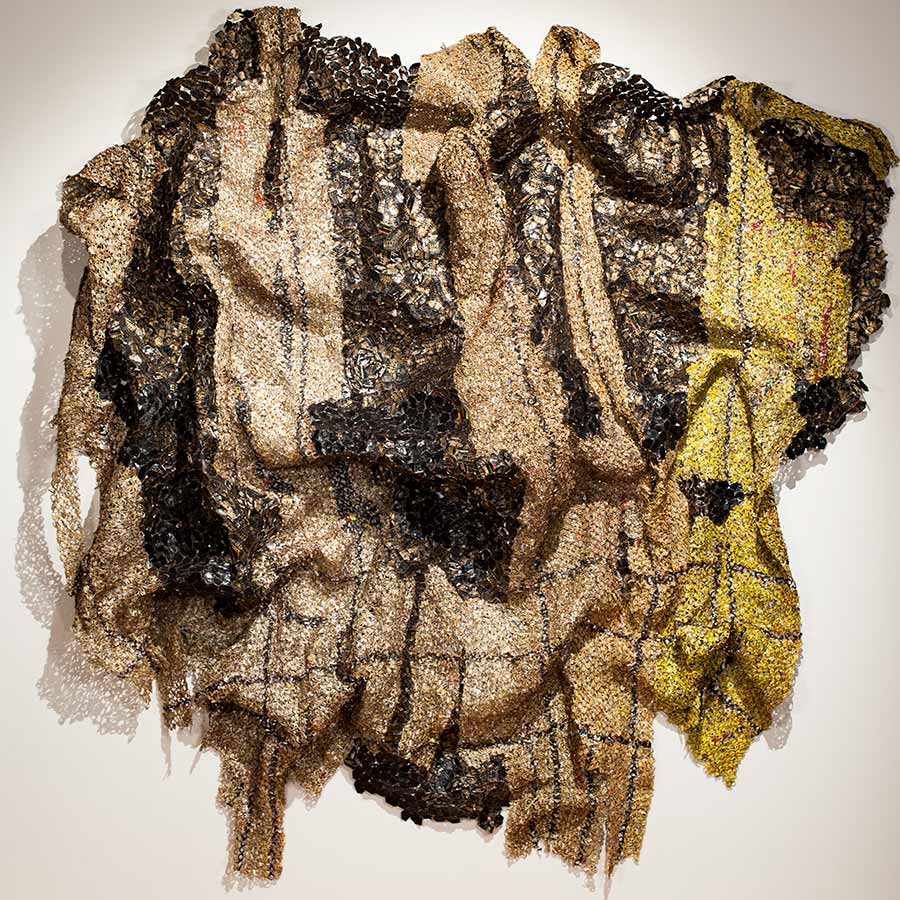 <strong>El Anatsui</strong>, <em>Heart of the Matter</em> (detail), 2014.
Aluminium and copperwire, 315 x 320 cm.