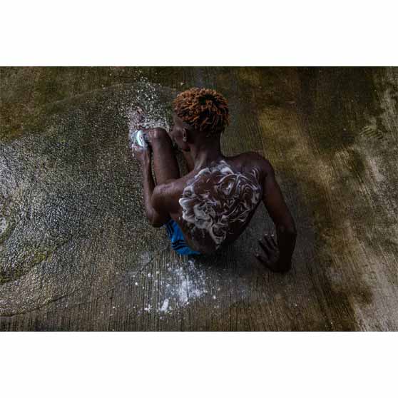 Dafe Oboro, Pour Me Water, Pure Water III, 2020, DO018