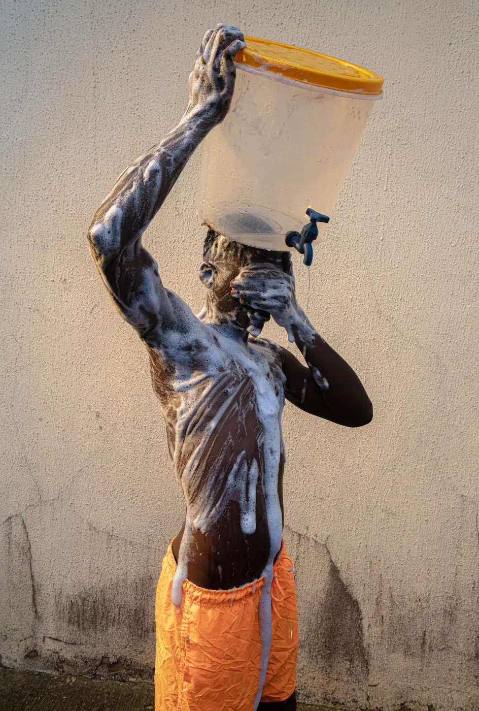 Dafe Oboro, Pour Me Water, Pure Water V, 2020.Giclée print on Hahnemühle FineArt Baryta 325 gsm paper. 46 x 32 cm. Dafe Oboro, Pour Me Water, Pure Water V, 2020.Giclée print on Hahnemühle FineArt Baryta 325 gsm paper. 46 x 32 cm.