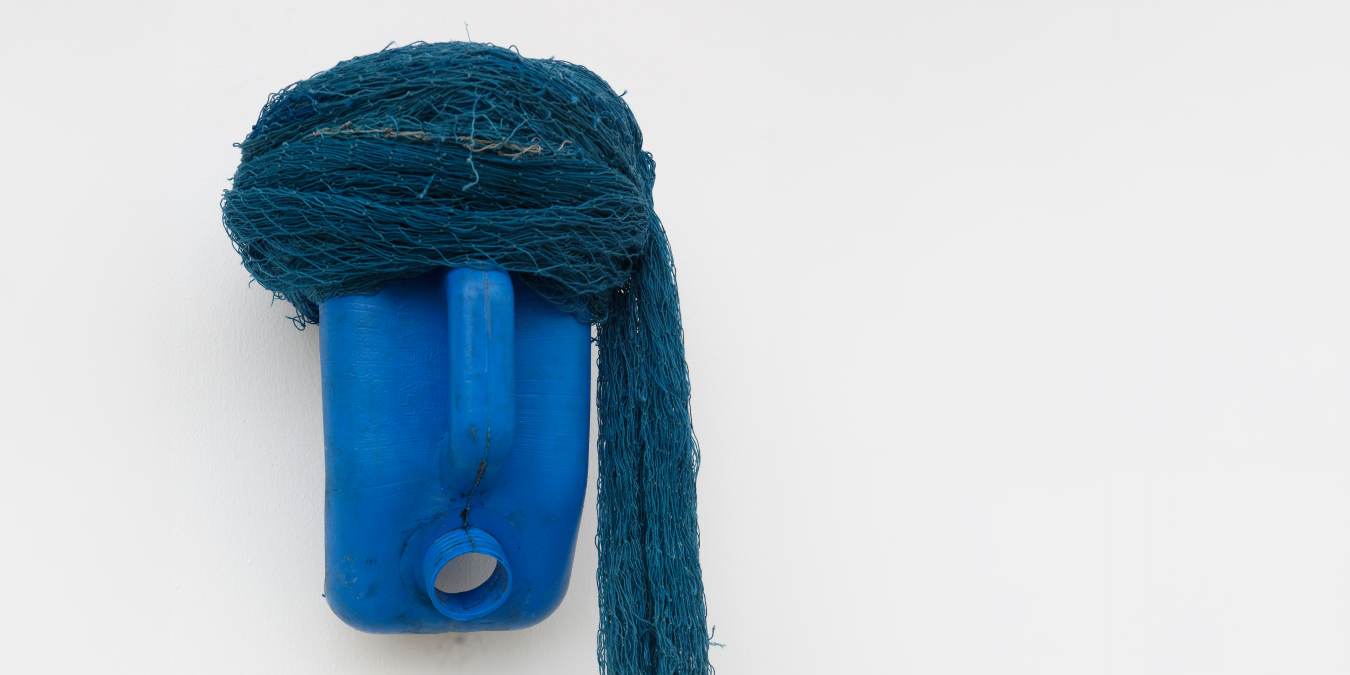 Romuald Hazoumè, Chênnai, 2024-25.Found objects 58 x 30 x 22 cm. Romuald Hazoumè, Chênnai, 2024-25.Found objects 58 x 30 x 22 cm.
