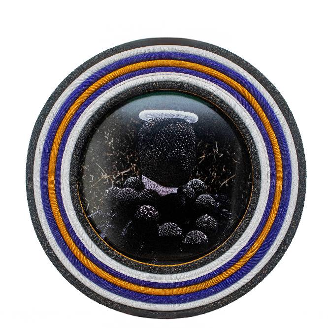 Zana Masombuka. Ukuphazima Kwamaphiko I, 2025 C-Print on Baryta 270 archival paper in beaded frame. Wood, glass, glass beads, dried indigenous weaving grass, cotton thread, nylon wire 100 x 4 cm