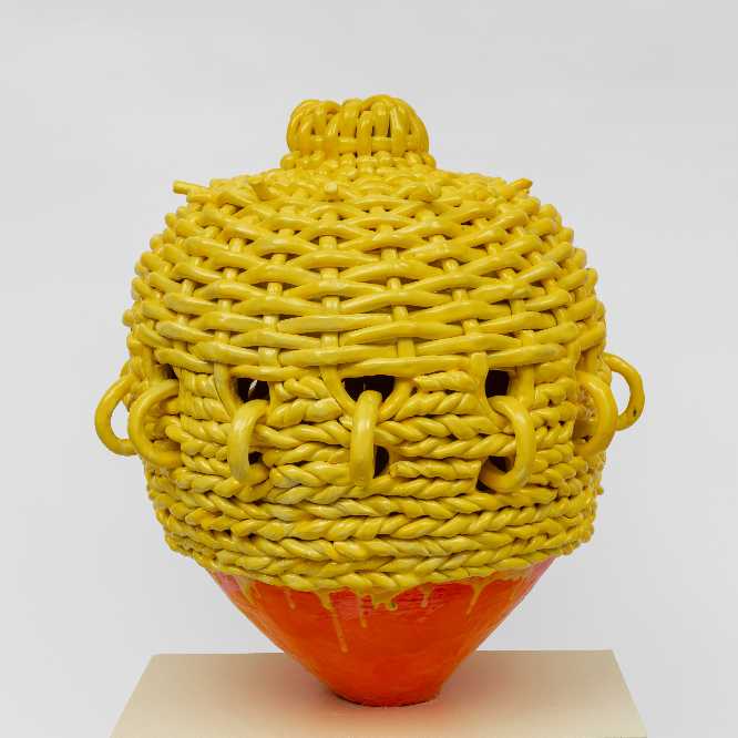 Xanthe Somers, In the Fray, 2024. Glazed stoneware, 57 × 50 × 50 cm.