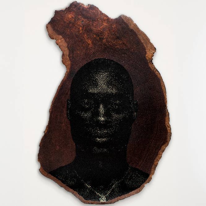 Alexis Peskine, Tukwa (detail), 2022. Moon gold leaf paint varnish and nails on red Cameroonian Bibinga wood, 150 x 120 x 8 cm 48kg.